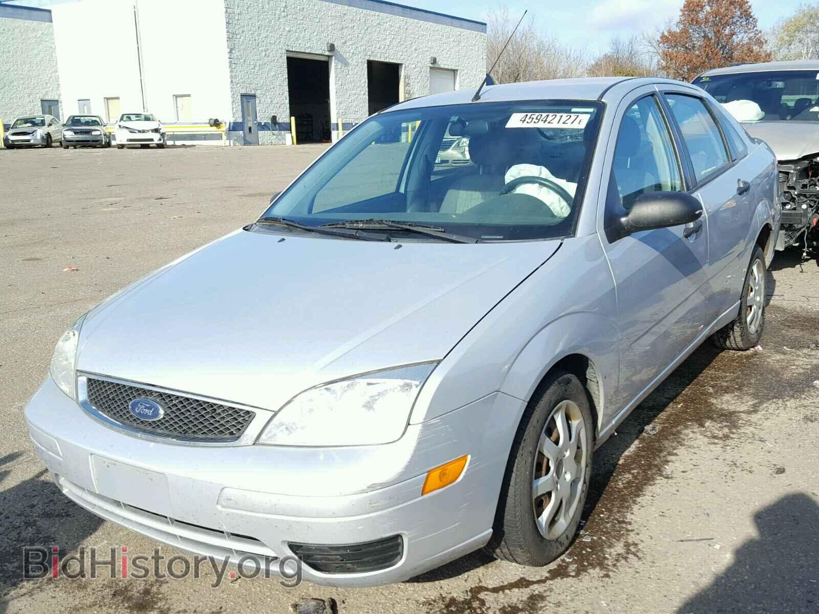 2005 FORD FOCUS - VIN: 1FAFP34N45W215792 - Photo 2