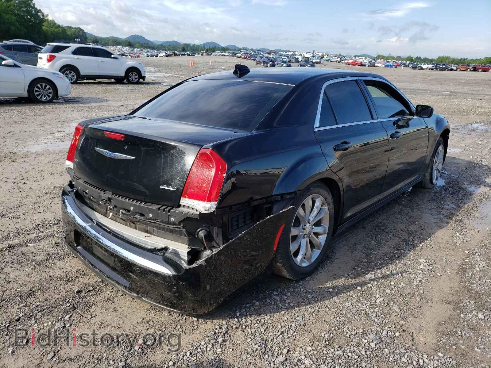 2018 CHRYSLER 300 - VIN: 2C3CCARG5JH257991 - Фото 4