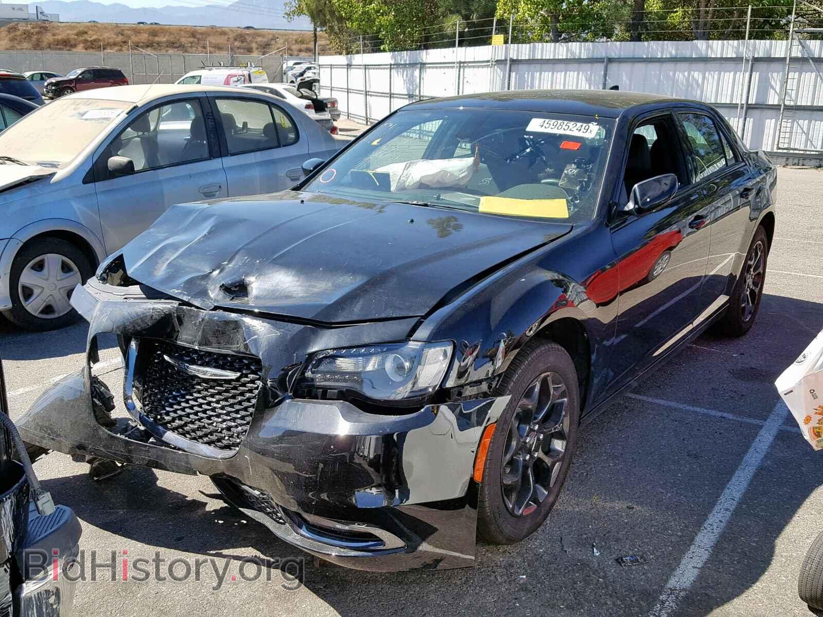 2019 CHRYSLER 300 - VIN: 2C3CCAGG0KH586294 - Фото 2