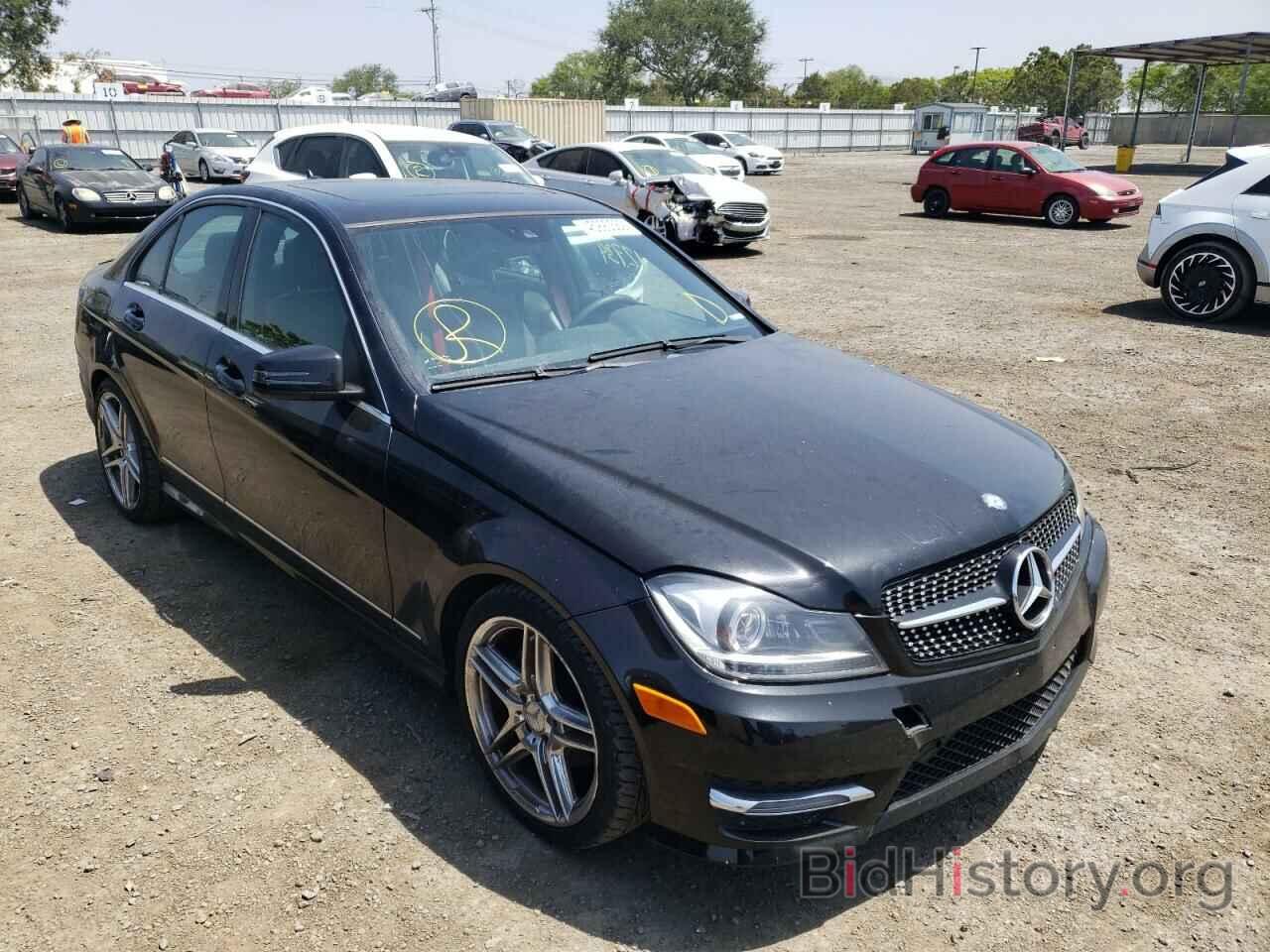 Photo WDDGF4HB0DA812463 - MERCEDES-BENZ C-CLASS 2013