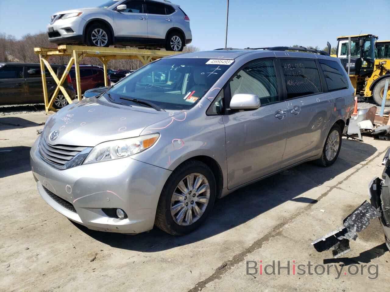 Toyota Sienna 2011