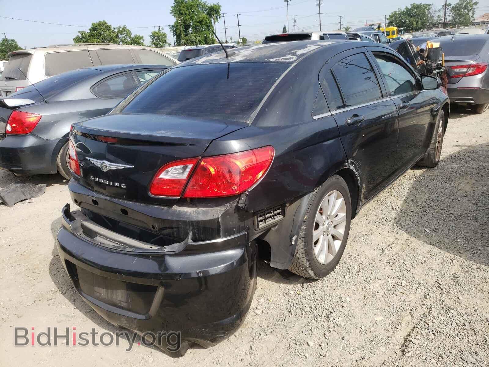 2010 CHRYSLER SEBRING - VIN: 1C3CC5FB9AN203438 - Фото 4