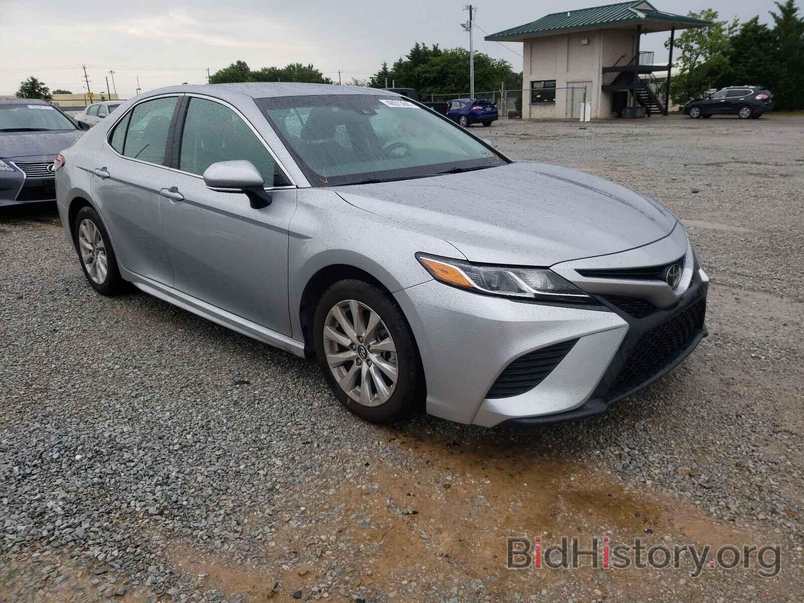 Photo 4T1B11HK1JU144843 - TOYOTA CAMRY 2018