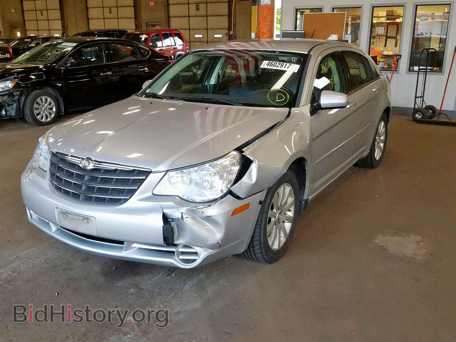 2010 CHRYSLER SEBRING - VIN: 1C3CC5FD6AN194568 - Фото 2