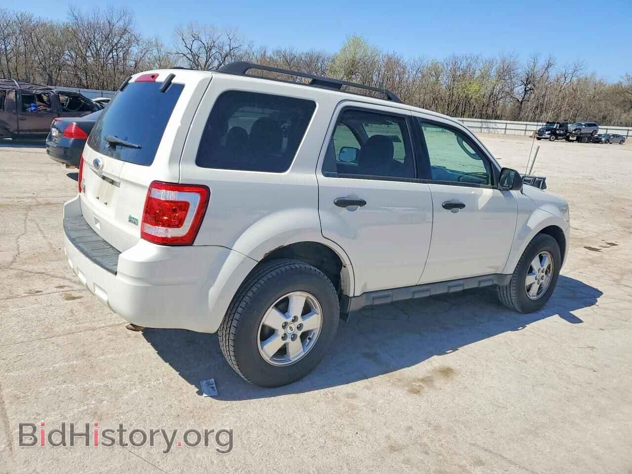 2011 FORD ESCAPE - VIN: 1FMCU0DG8BKA67327 - Фото 3
