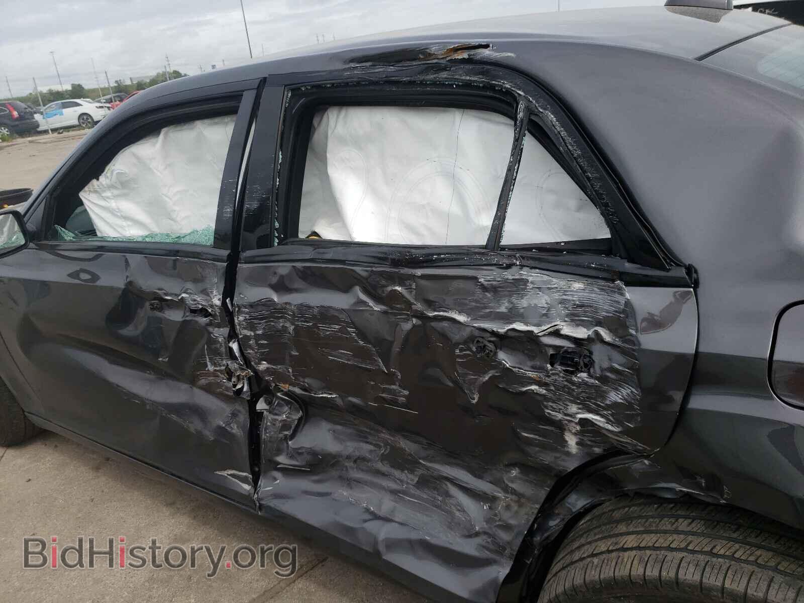 2019 CHRYSLER 300 - VIN: 2C3CCAGG4KH651549 - Фото 10