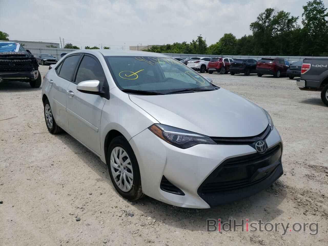 Photo 5YFBURHE2HP631819 - TOYOTA COROLLA 2017