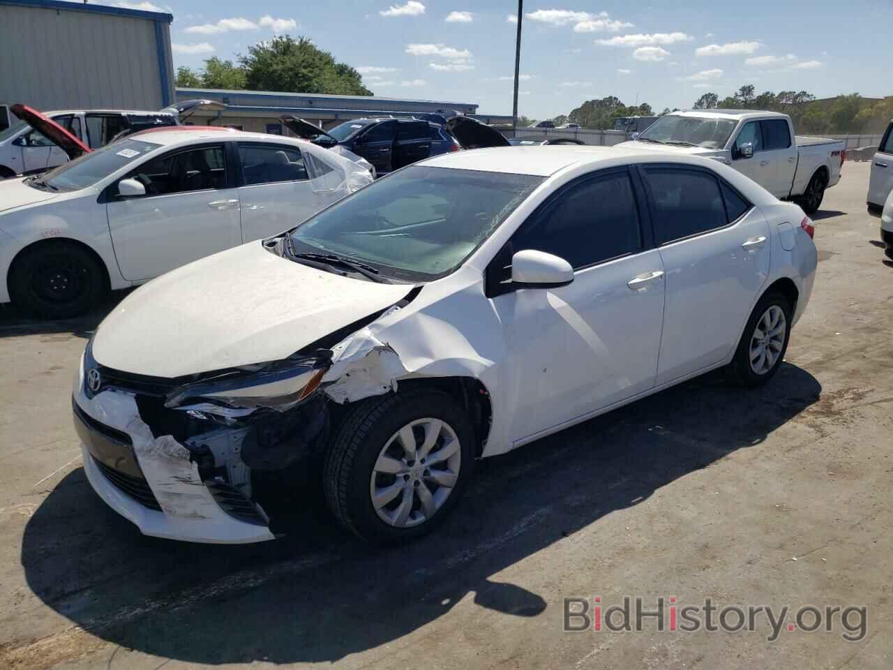 Toyota Corolla 2015 белая