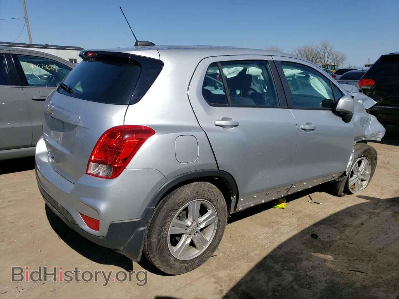 2019 CHEVROLET TRAX - VIN: 3GNCJKSB3KL215759 - Фото 3