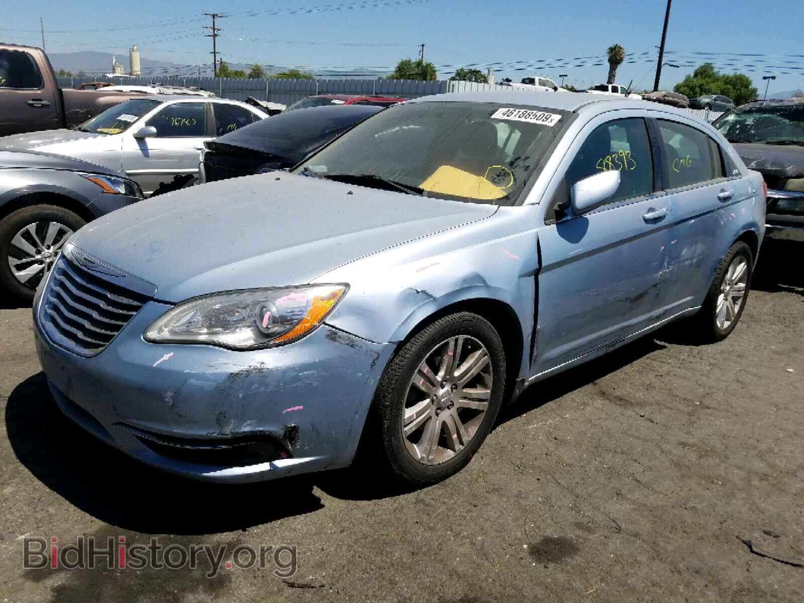 2013 CHRYSLER 200 - VIN: 1C3CCBAB8DN671882 - Фото 2