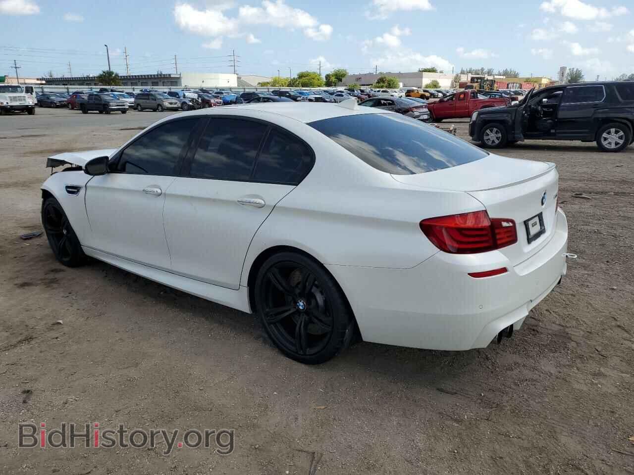 2013 BMW M5 - VIN: WBSFV9C51DC773838 - Фото 2