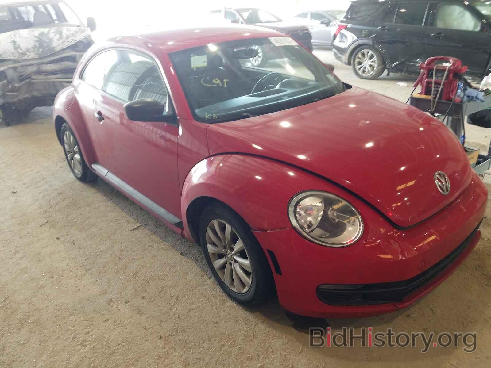 Photo 3VWF17AT8EM641486 - VOLKSWAGEN BEETLE 2014