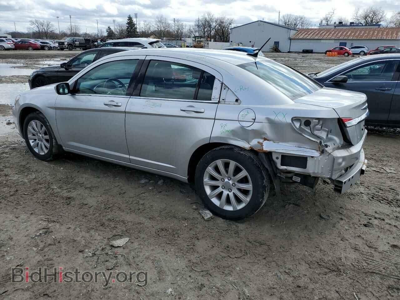 2011 CHRYSLER 200 - VIN: 1C3BC1FB1BN625466 - Фото 2