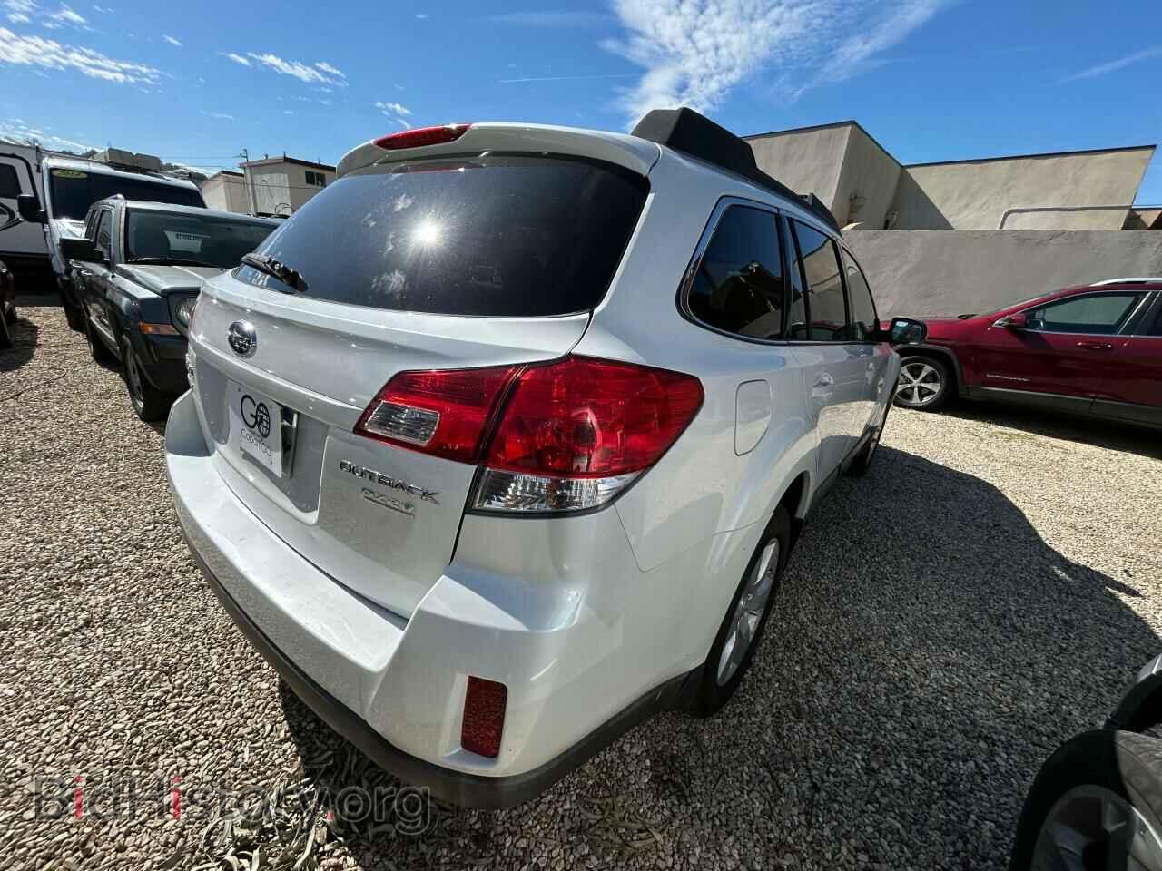 2011 SUBARU OUTBACK - VIN: 4S4BRBCC8B3319787 - Фото 3
