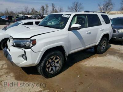 2018 Toyota 4RUNNER 4RUNNER SR, белый — VIN JTEBU5JR9J5504912, Copart