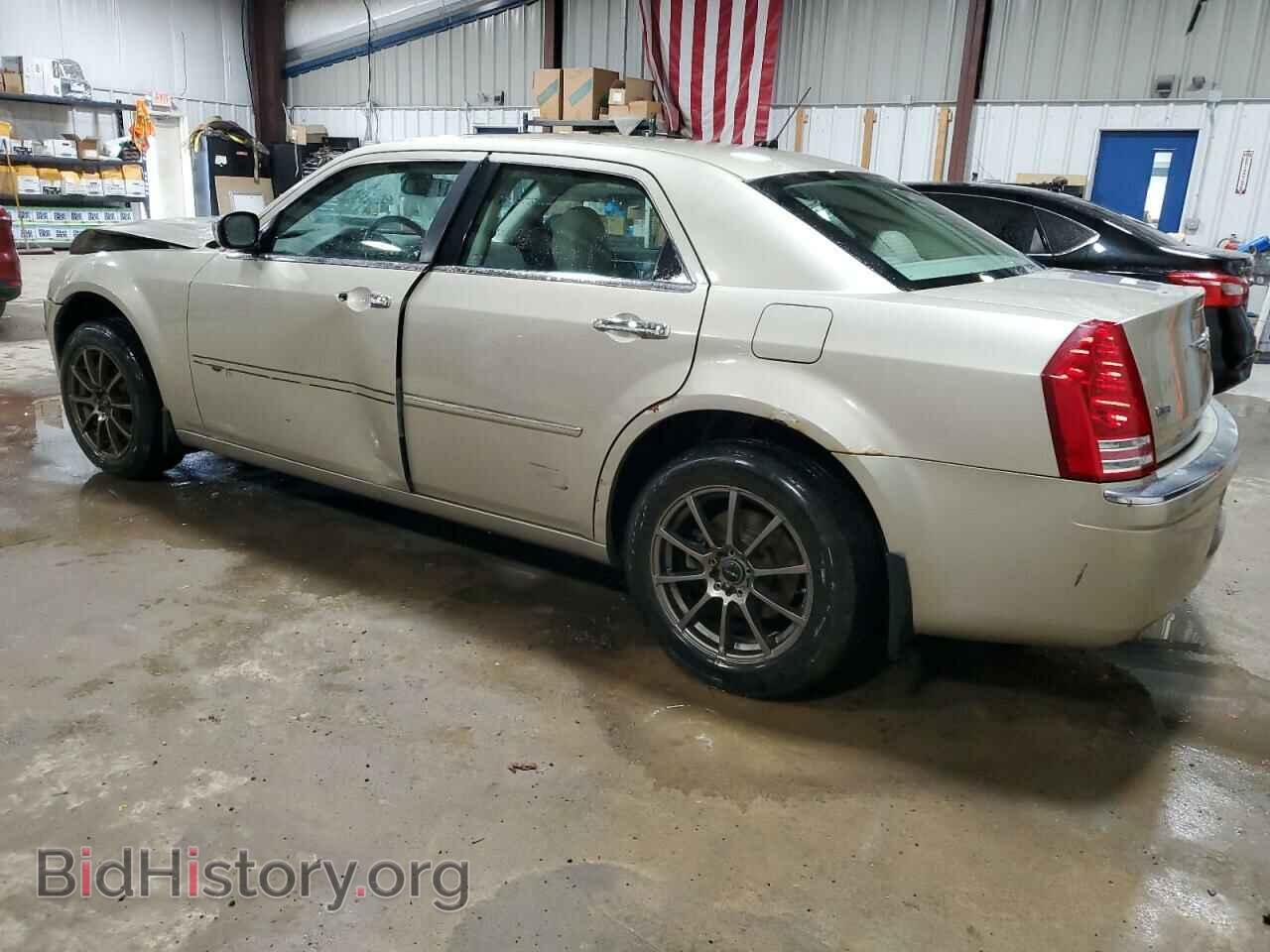 2008 CHRYSLER 300 - VIN: 2C3KK63H98H282173 - Фото 2