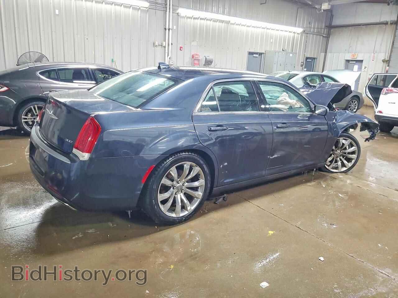 2019 CHRYSLER 300 - VIN: 2C3CCAAG1KH705480 - Фото 3