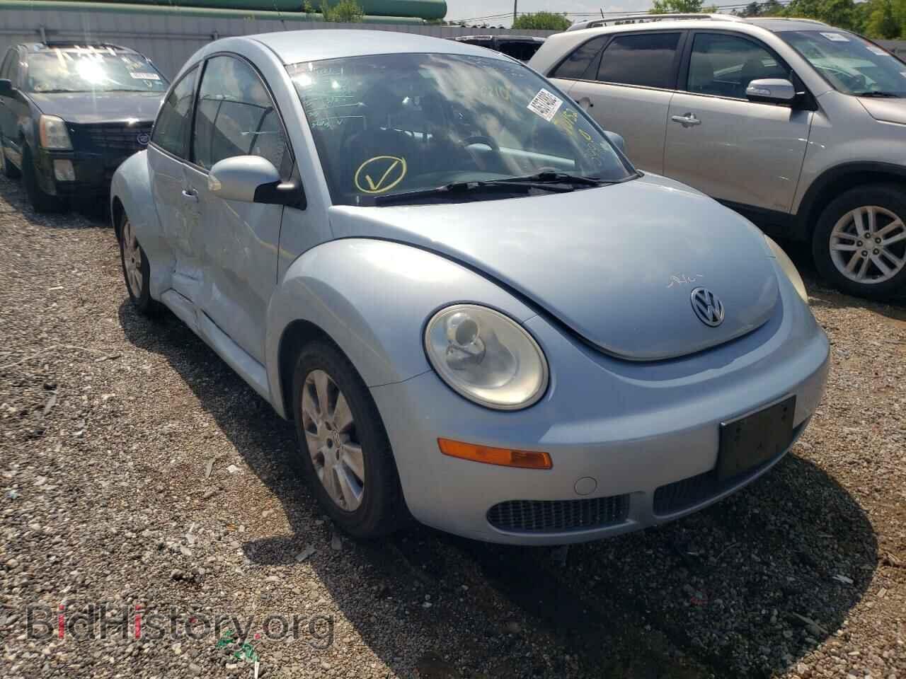 Photo 3VWPG3AG2AM033990 - VOLKSWAGEN BEETLE 2010