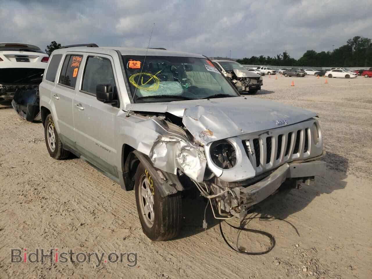 Photo 1J4NT1GA3BD264093 - JEEP PATRIOT 2011