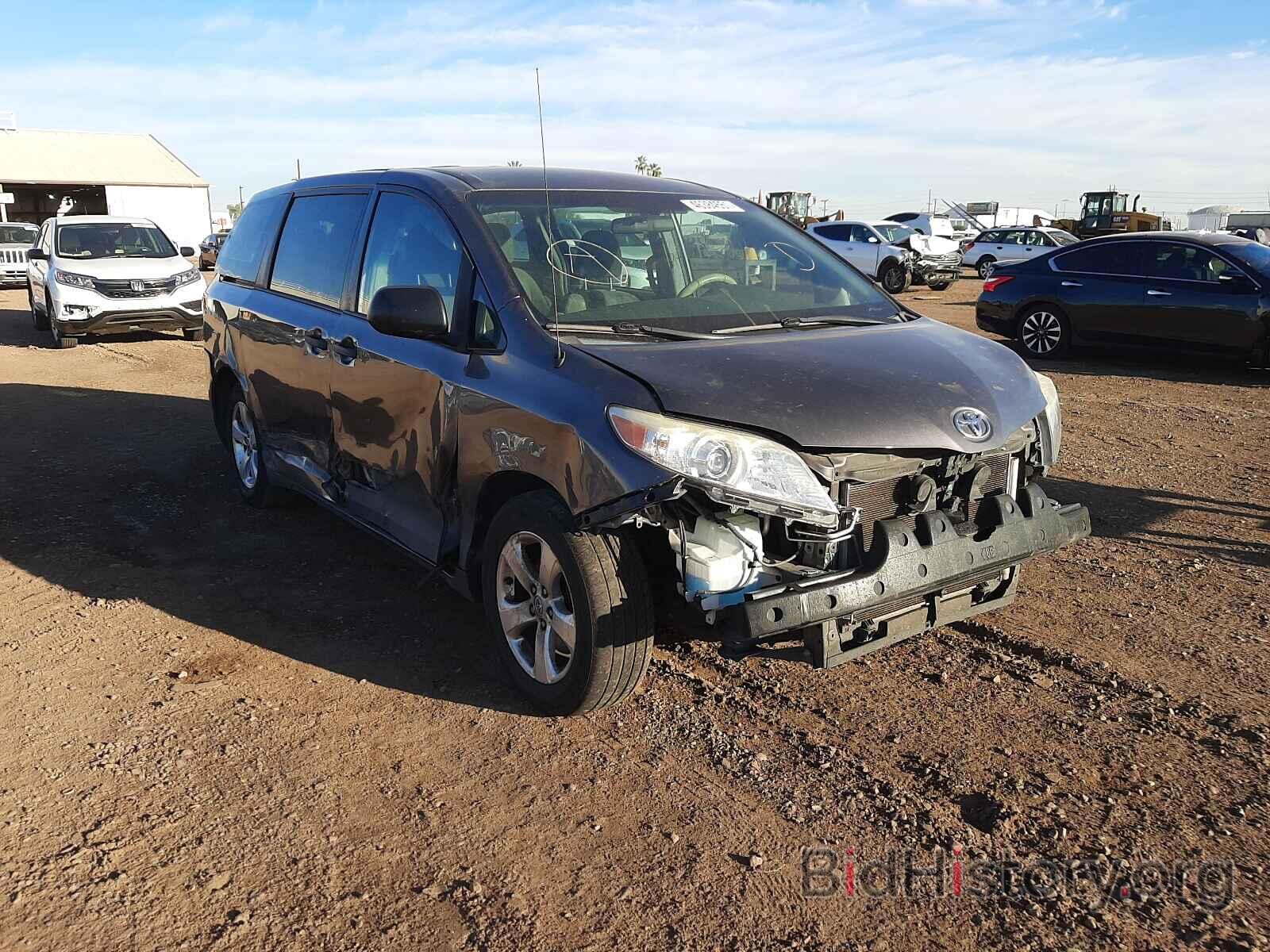 Photo 5TDZK3DC1DS337092 - TOYOTA SIENNA 2013