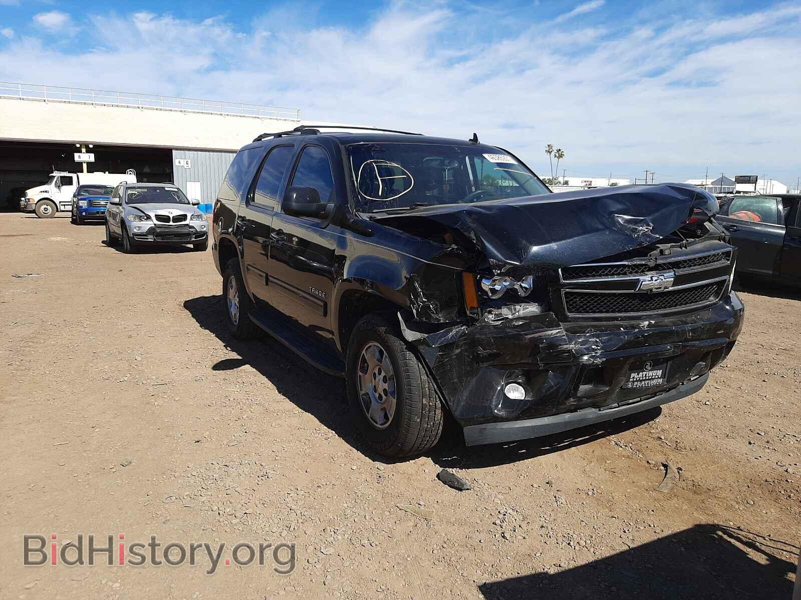 Photo 1GNSCBE09BR392034 - CHEVROLET TAHOE 2011