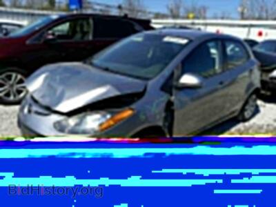 2014 Mazda 2 MAZDA2 SPO, серебристый — VIN JM1DE1KY5E0185309, Copart