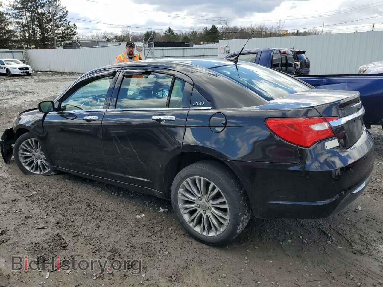 2011 CHRYSLER 200 - VIN: 1C3BC2FGXBN520636 - Фото 2