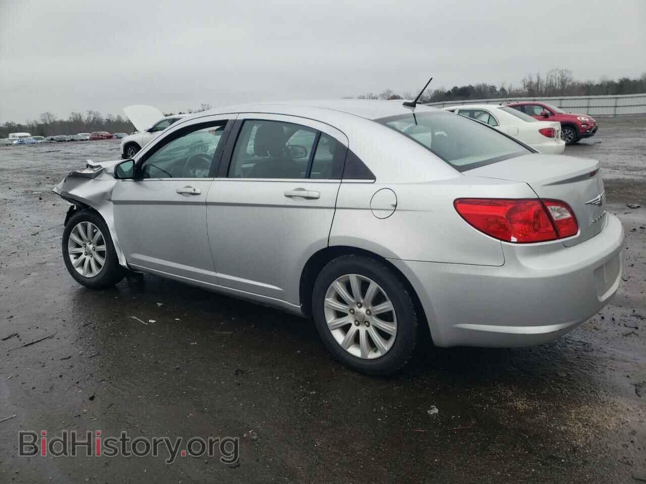 2010 CHRYSLER SEBRING - VIN: 1C3CC5FB5AN183995 - Фото 2