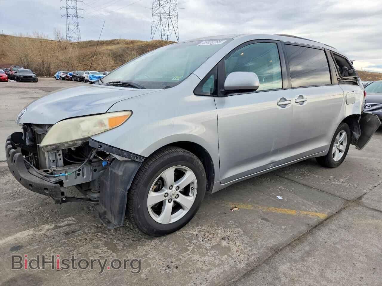 Фотография 5TDKK3DC3BS072769 - TOYOTA SIENNA 2011