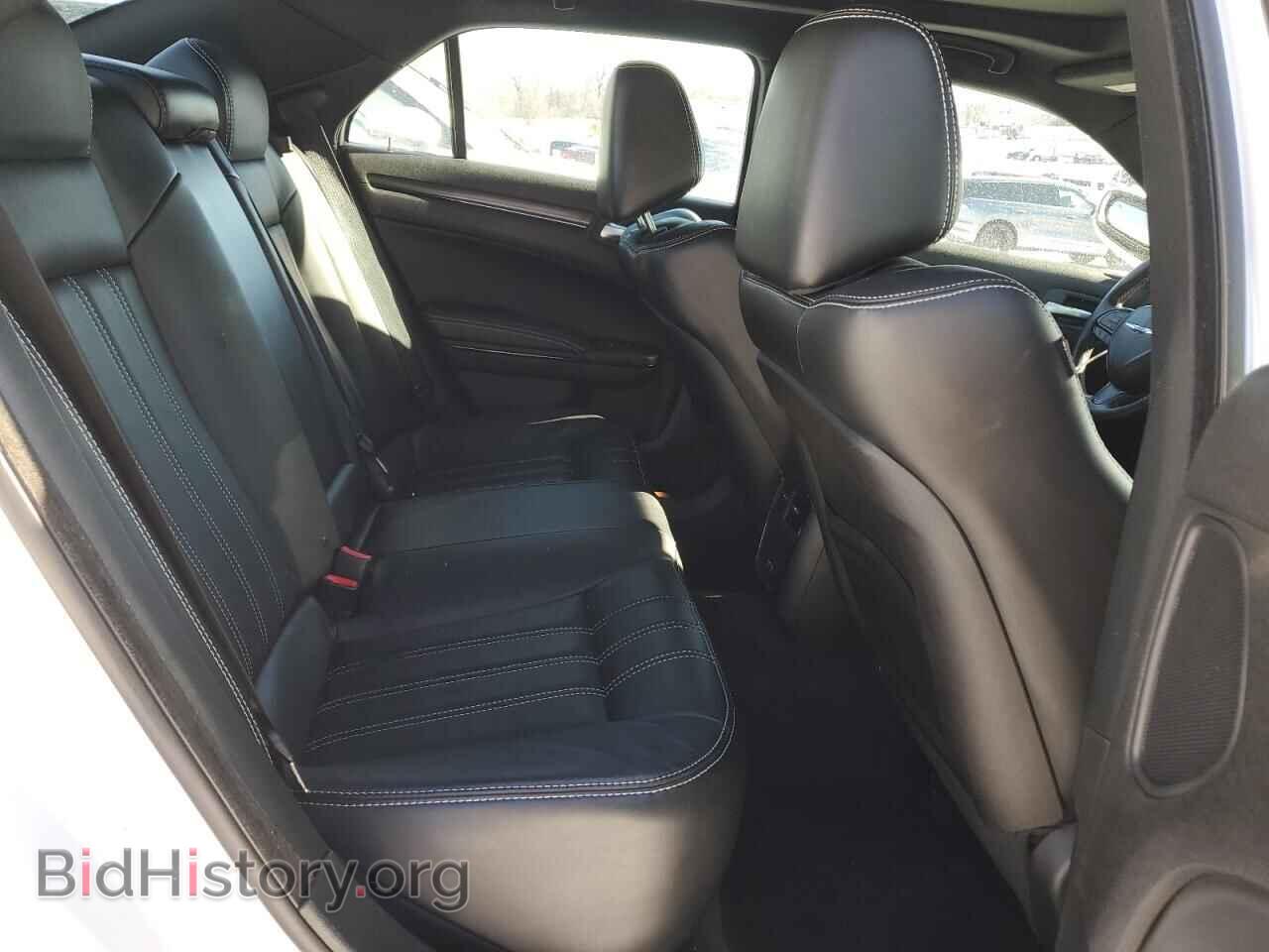 2016 CHRYSLER 300 - VIN: 2C3CCABT7GH224345 - Фото 10