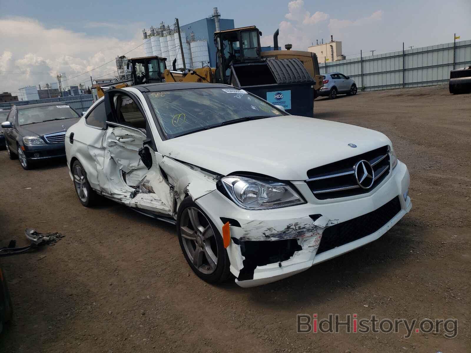 Photo WDDGJ4HB2CF767526 - MERCEDES-BENZ C CLASS 2012