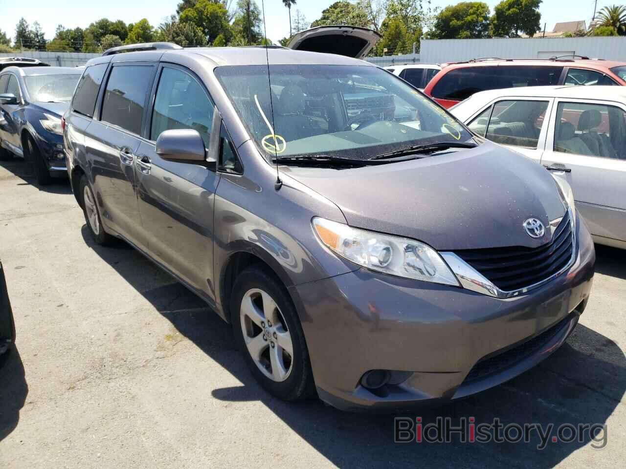 Photo 5TDKK3DC8CS212574 - TOYOTA SIENNA 2012