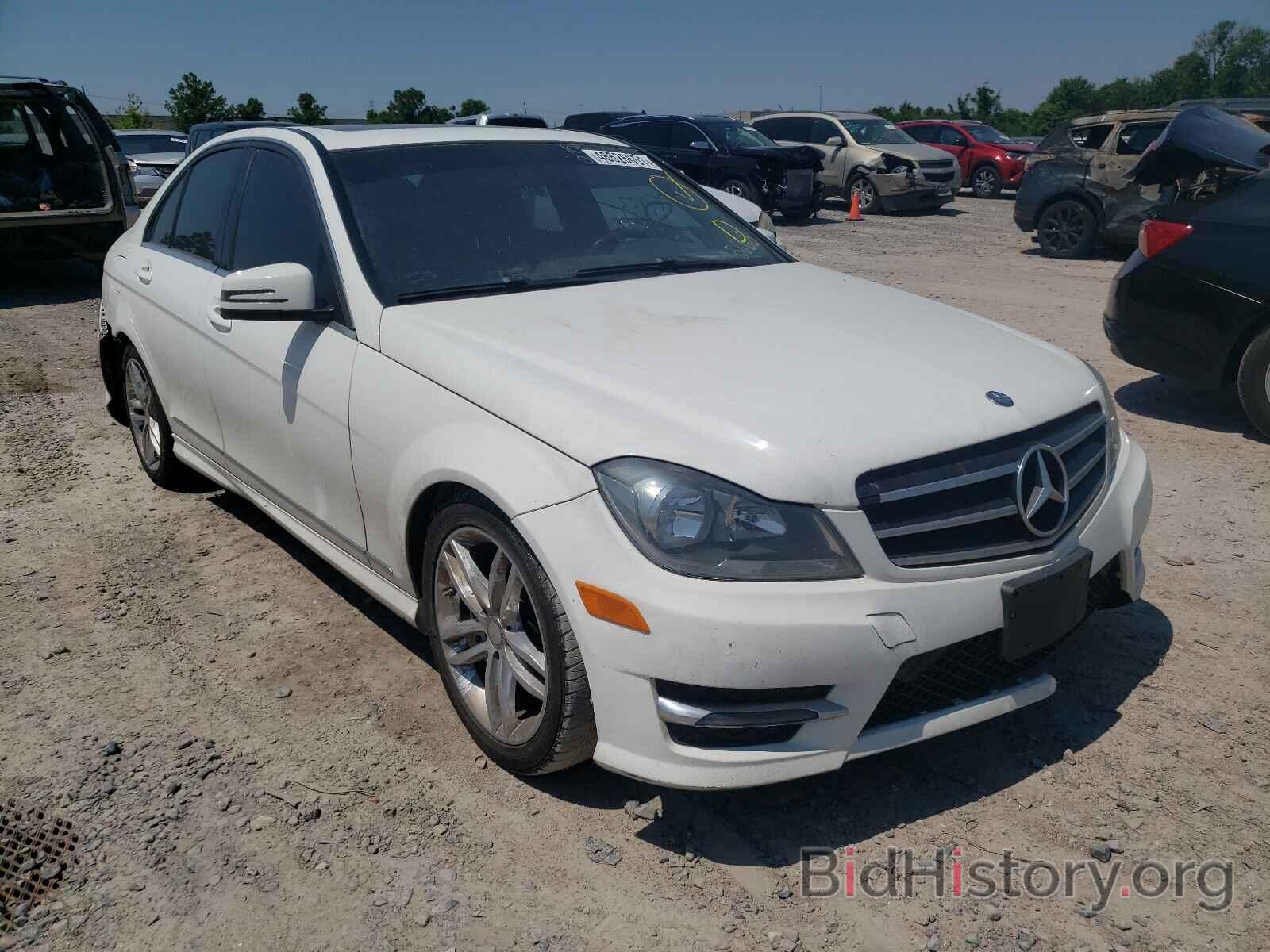 Photo WDDGF8AB9EG175668 - MERCEDES-BENZ C CLASS 2014