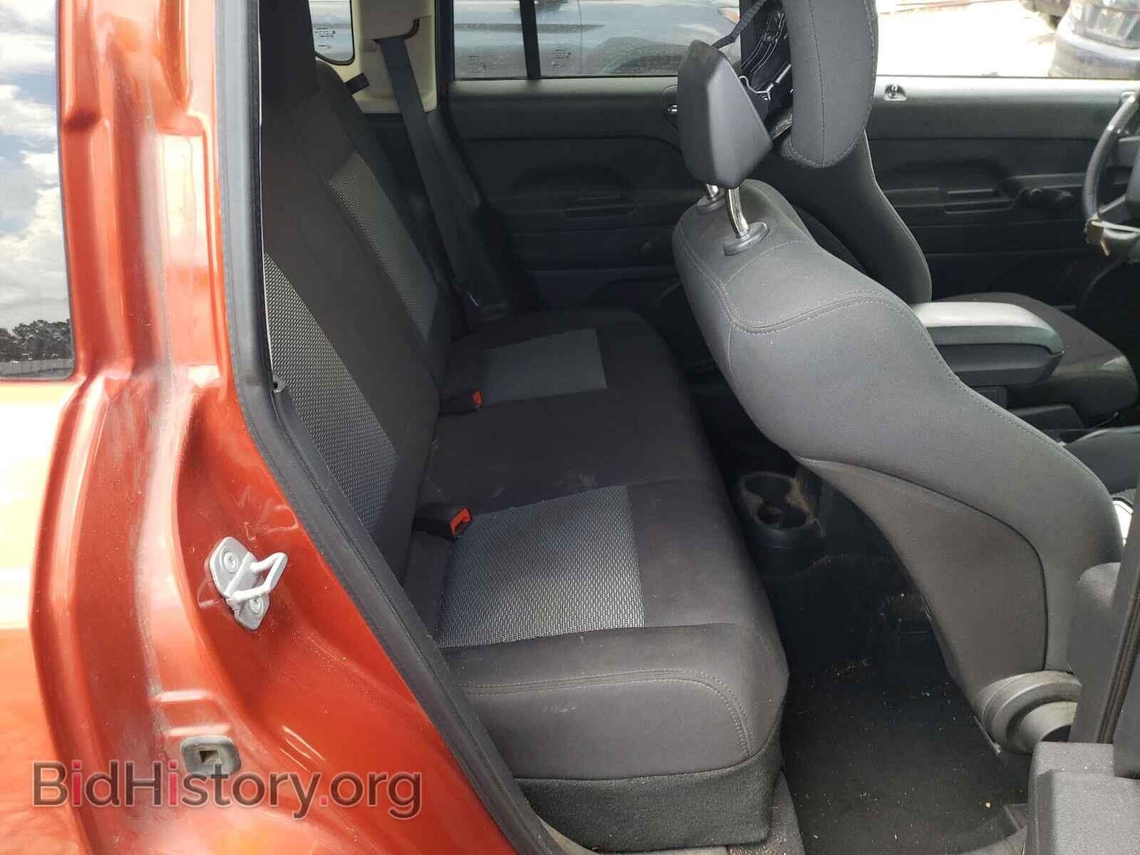 2010 JEEP COMPASS - VIN: 1J4NT4FB1AD502923 - Photo 6