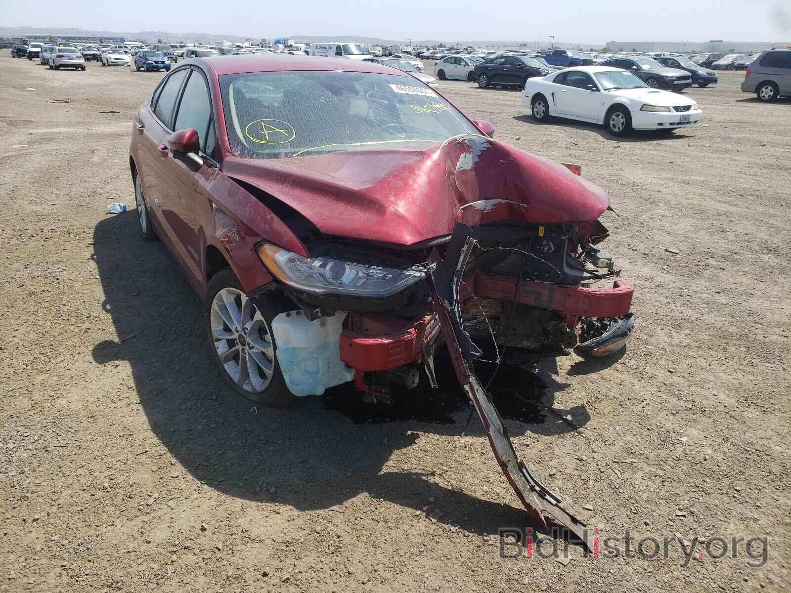 Photo 3FA6P0LU1KR175886 - FORD FUSION 2019