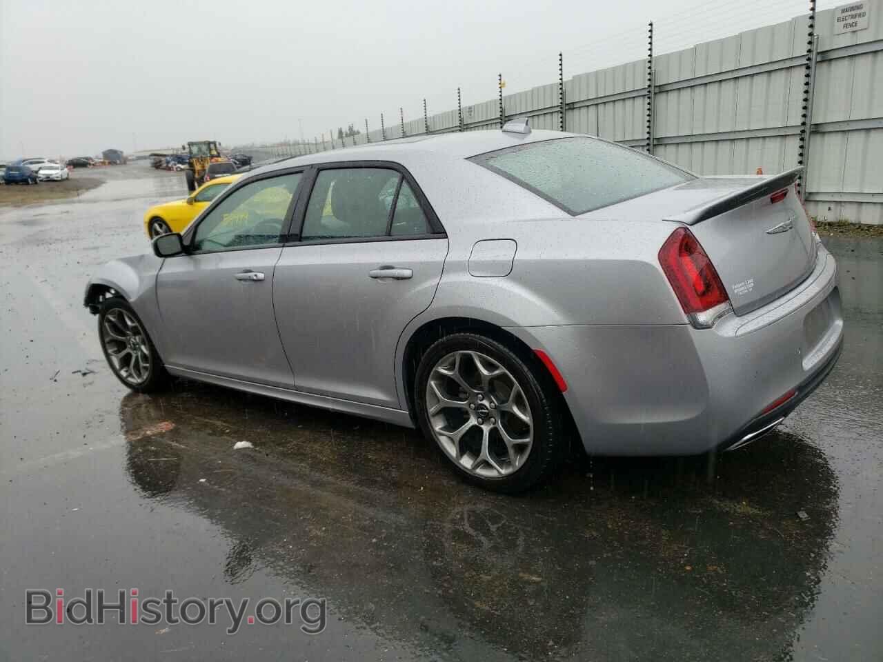 2018 CHRYSLER 300 - VIN: 2C3CCABG3JH266313 - Фото 2