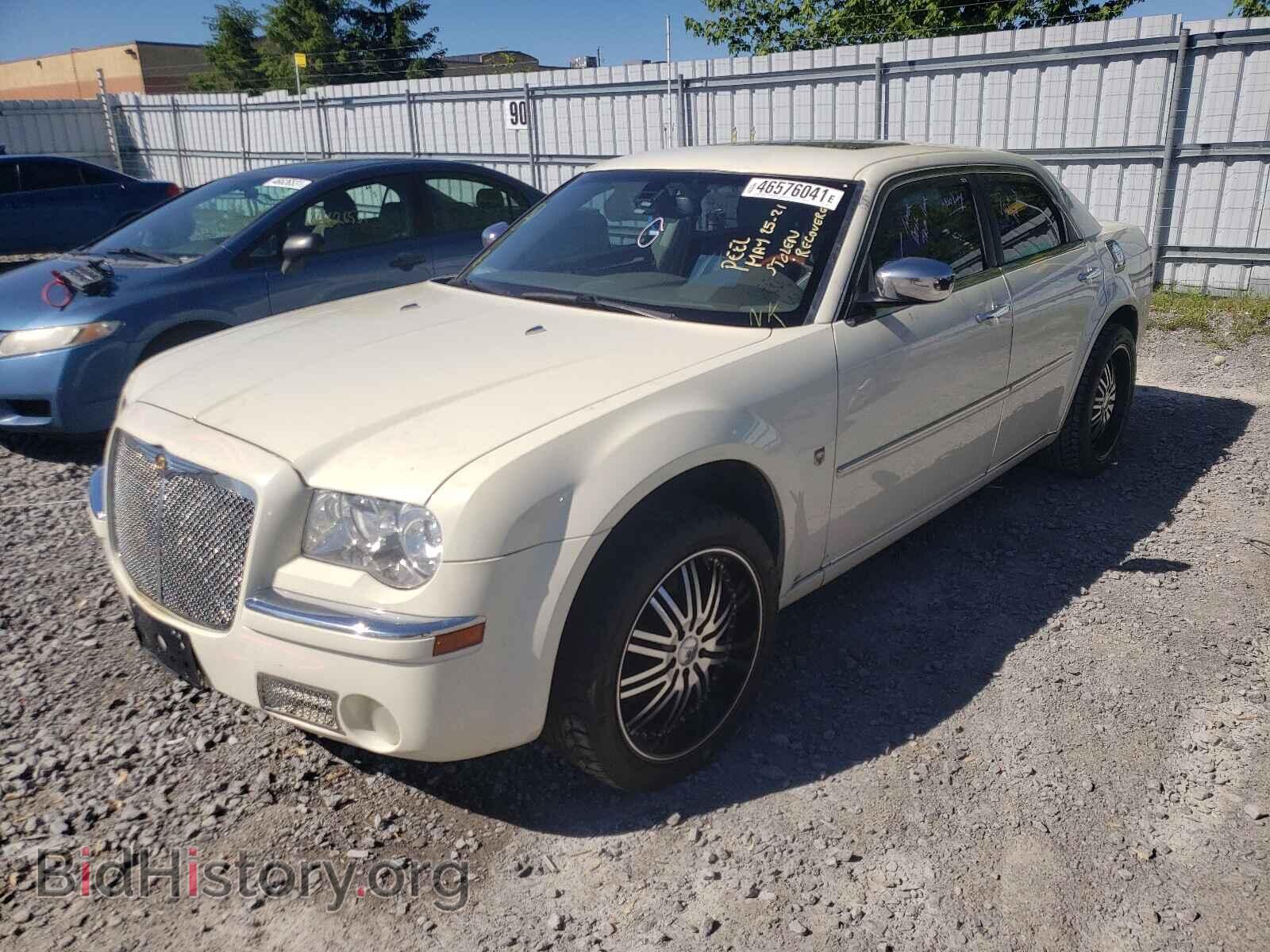 2010 CHRYSLER 300 - VIN: 2C3CK3CV2AH146112 - Фото 2