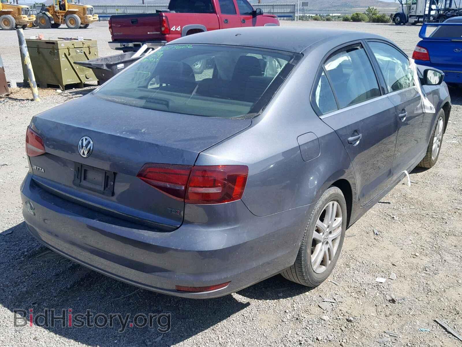 2017 VOLKSWAGEN JETTA - VIN: 3VW2B7AJ2HM352862 - Photo 4