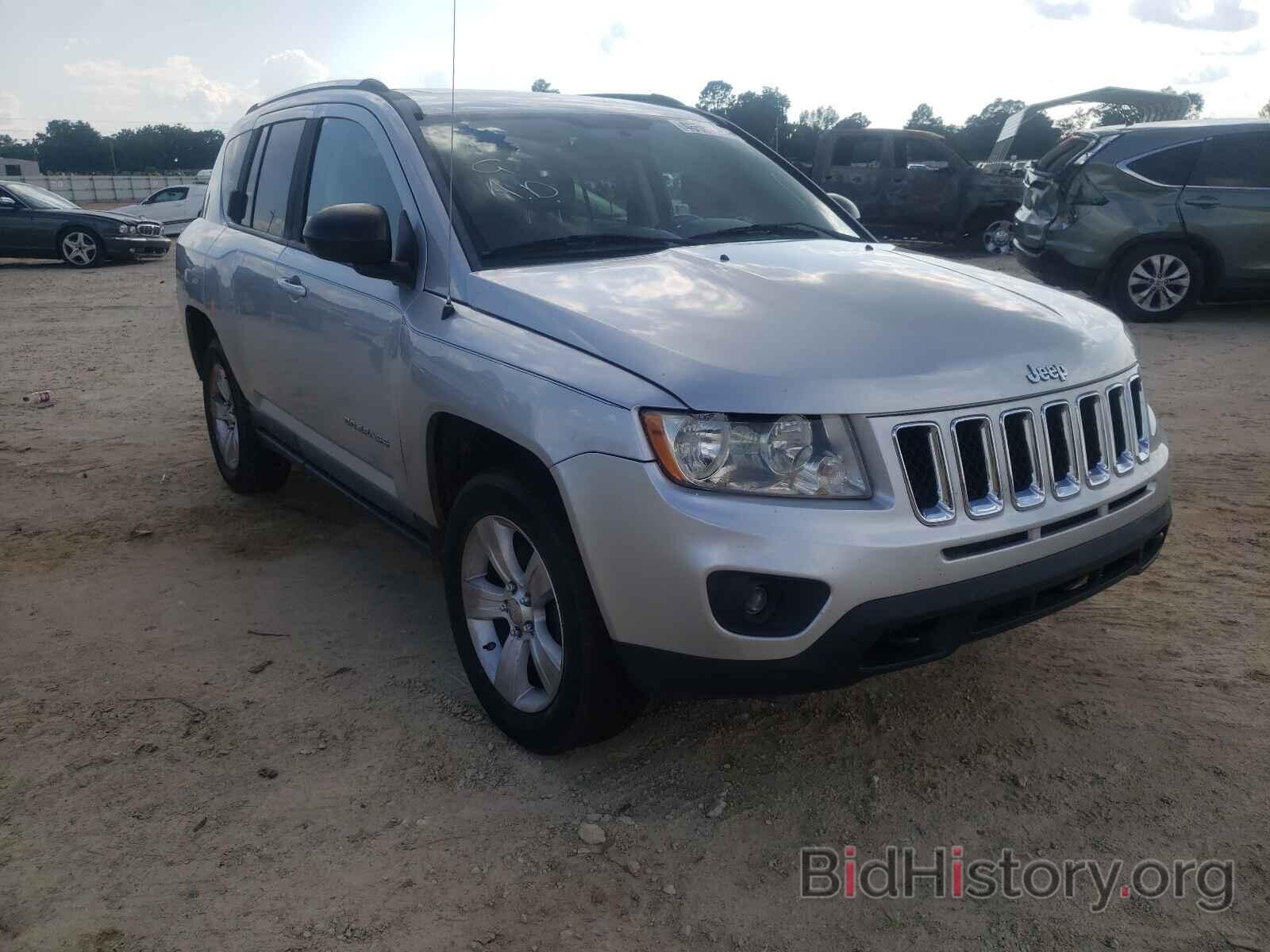 Photo 1J4NF1FB5BD240637 - JEEP COMPASS 2011