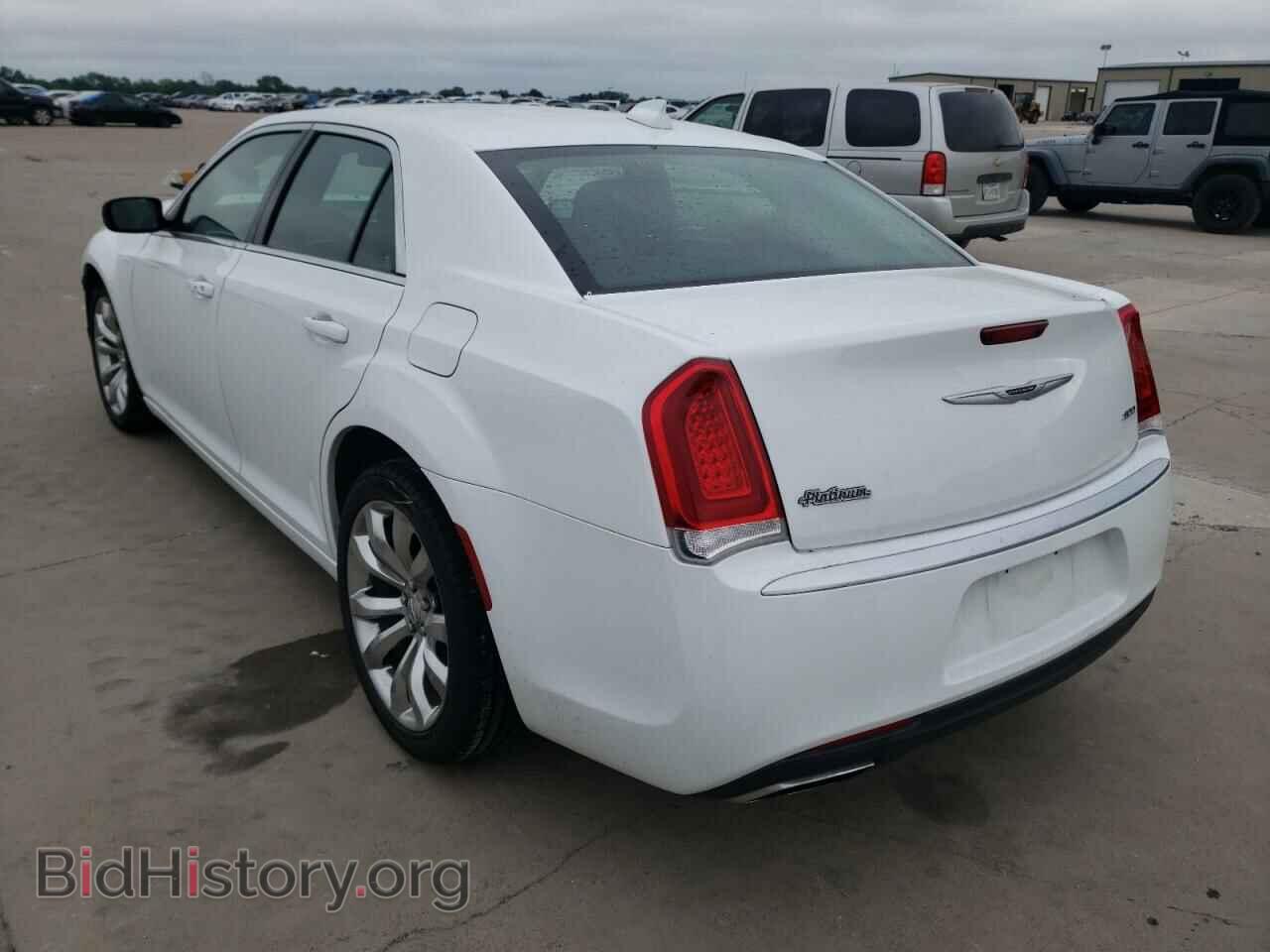 2019 CHRYSLER 300 - VIN: 2C3CCAAG1KH648374 - Фото 3