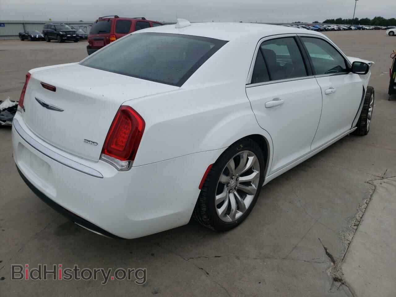 2019 CHRYSLER 300 - VIN: 2C3CCAAG1KH648374 - Фото 4