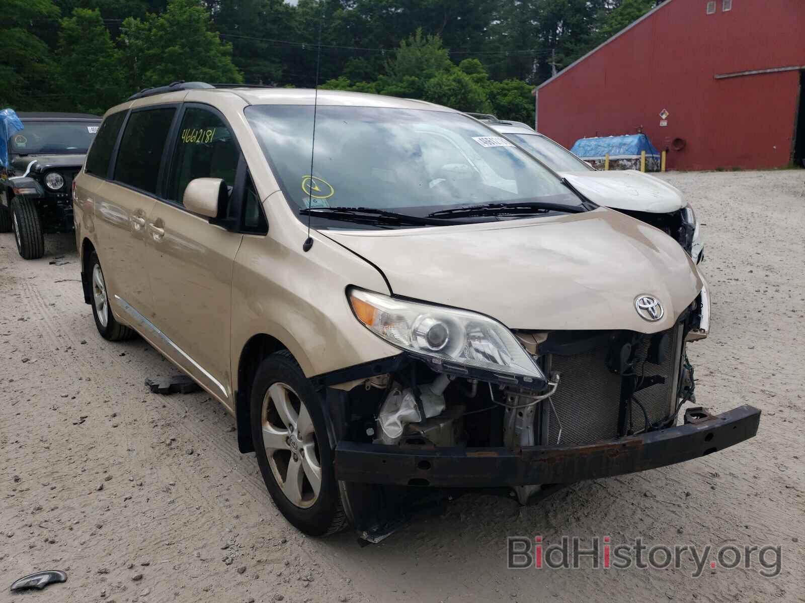 Photo 5TDKK3DCXBS156278 - TOYOTA SIENNA 2011