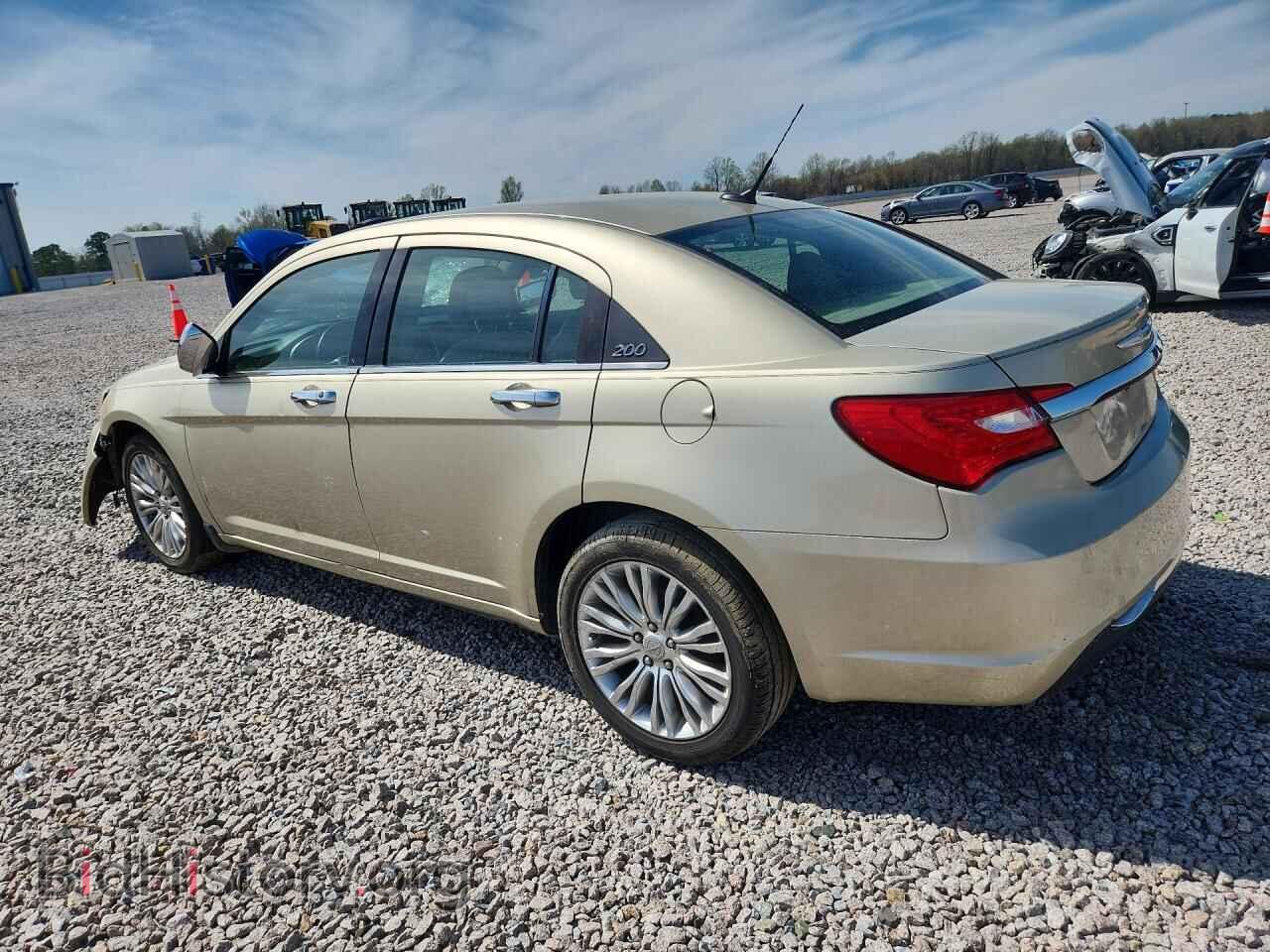 2011 CHRYSLER 200 - VIN: 1C3BC2FBXBN531110 - Фото 2