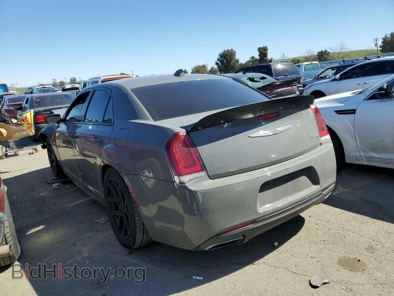 2017 CHRYSLER 300 - VIN: 2C3CCABT5HH577636 - Фото 2