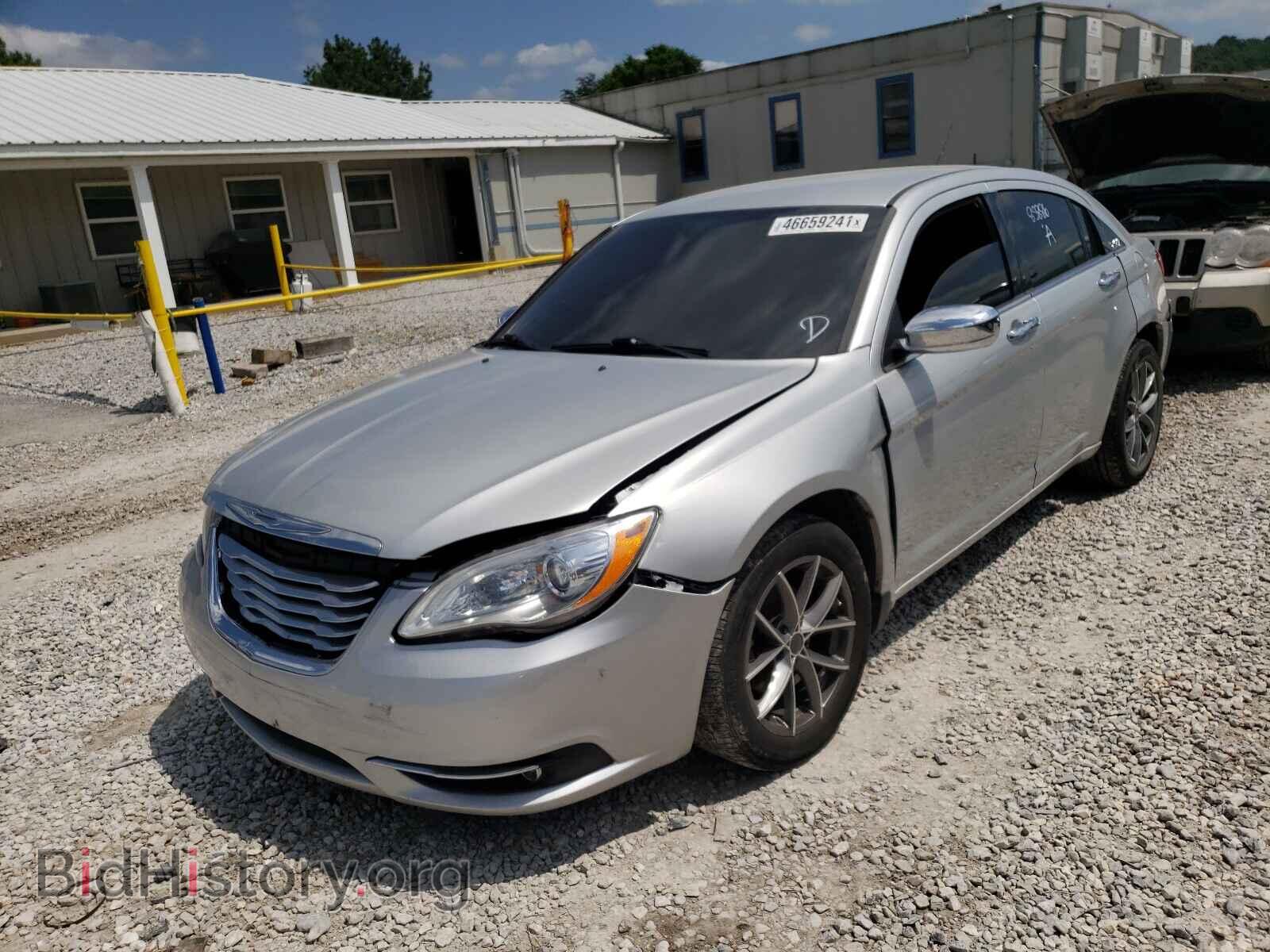 2011 CHRYSLER 200 - VIN: 1C3BC2FB3BN525701 - Photo 2