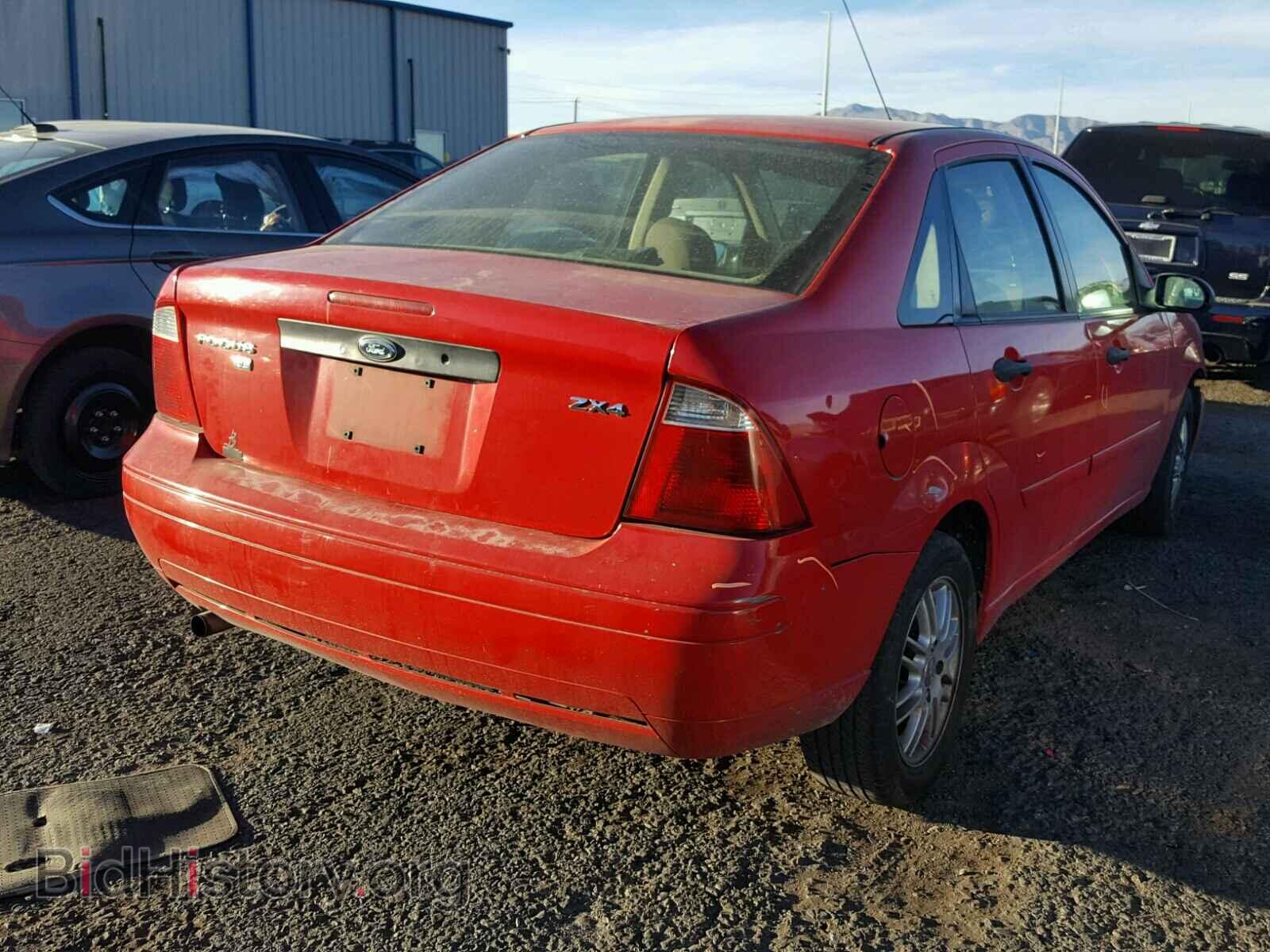 2005 FORD FOCUS - VIN: 1FAFP34N95W229977 - Photo 4
