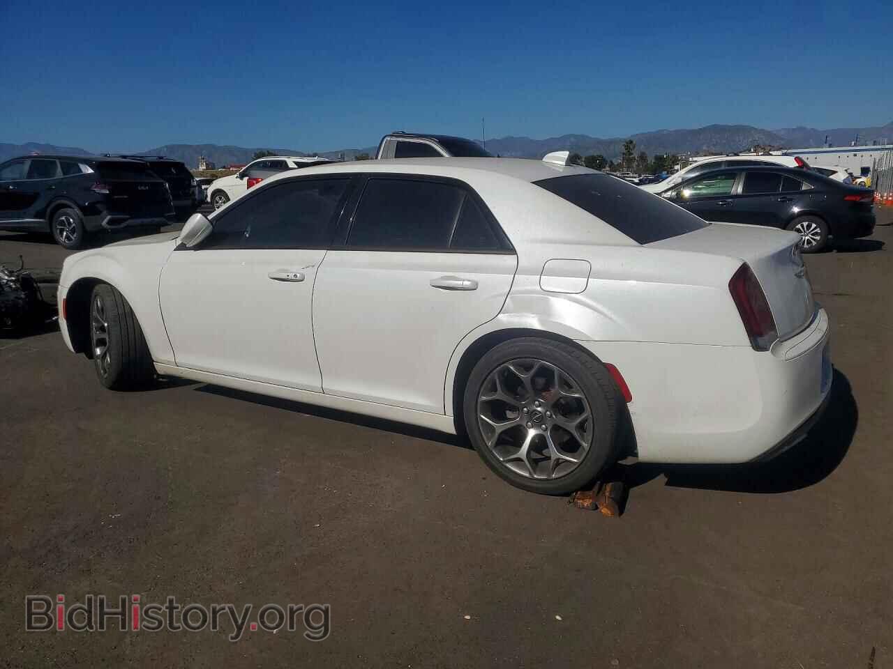 2016 CHRYSLER 300 - VIN: 2C3CCABG2GH167703 - Фото 2