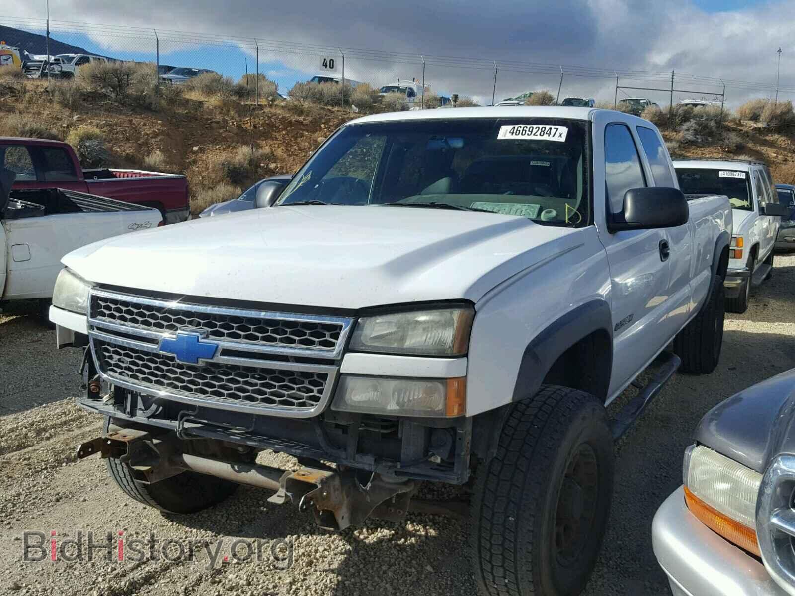 2005 CHEVROLET SILVERADO - VIN: 1GCHC29U55E212639 - Фото 2