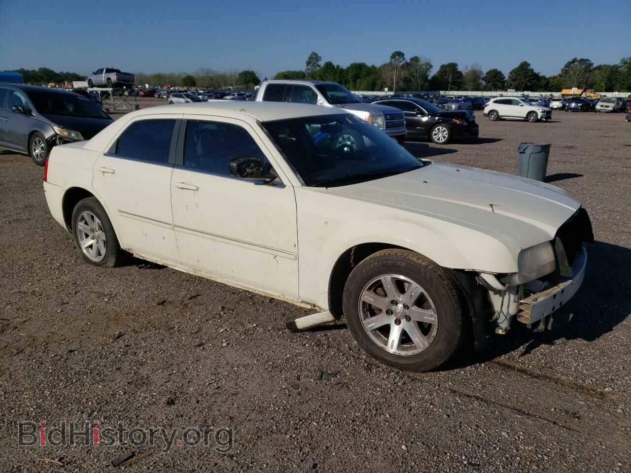 2006 CHRYSLER 300 - VIN: 2C3KA53GX6H257252 - Photo 4