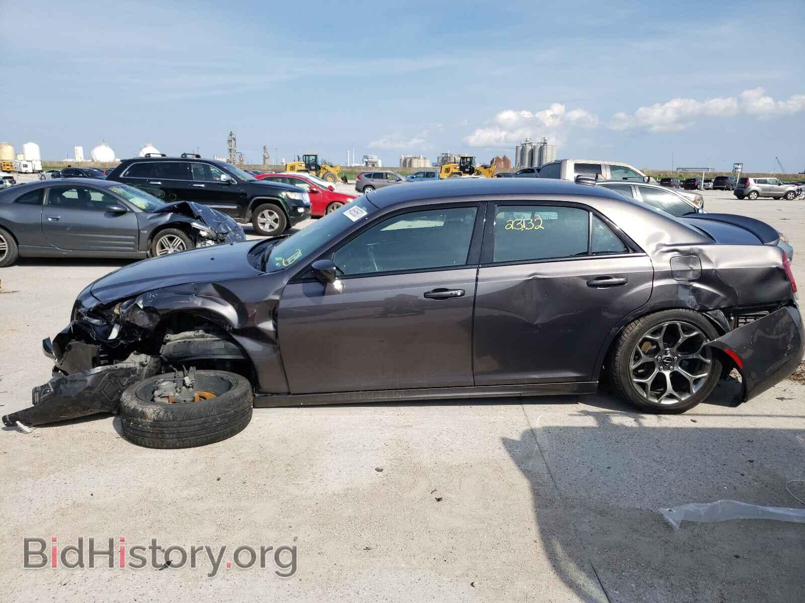 2018 CHRYSLER 300 - VIN: 2C3CCABG7JH201741 - Фото 9